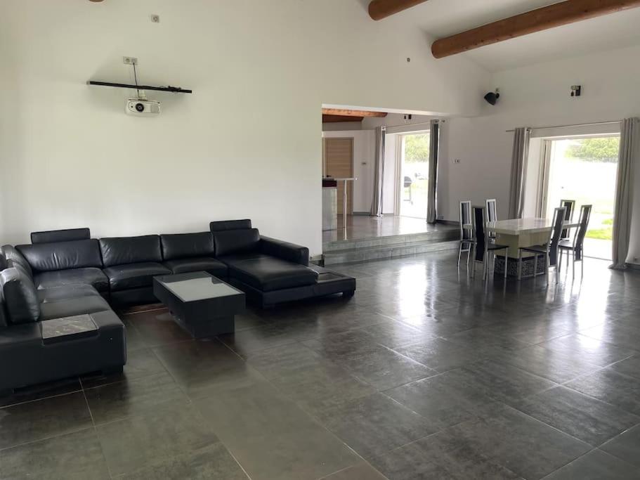 Villa Rians Rians  المظهر الخارجي الصورة